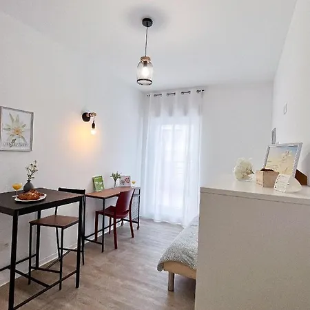 Le Paradis Fiscal, 5min Bale, Parking Prive Apartman