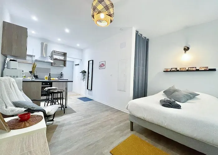 Le Paradis Fiscal, 5min Bale, Parking Prive