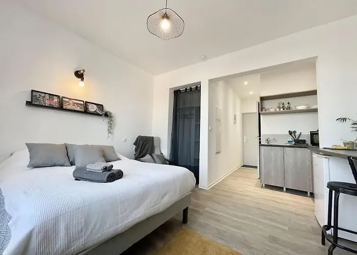 Le Paradis Fiscal, 5min Bale, Parking Prive